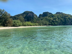 Loh Lana Bay