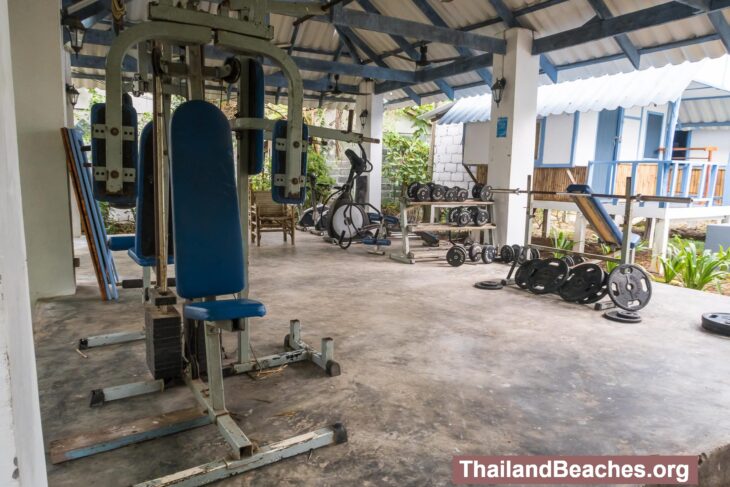 At Ao Ban Thai, the shade disappears by midday