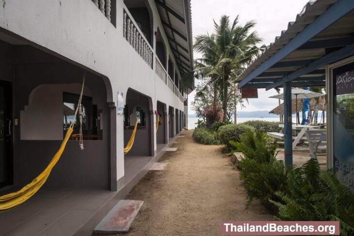 At Ao Ban Thai, the shade disappears by midday