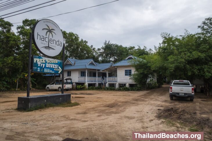 At Ao Ban Thai, the shade disappears by midday