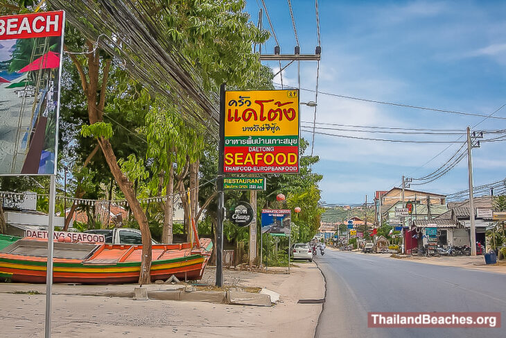 Bang Rak Beach: Fishermen, Boats, Fish and a Touch of the Sea