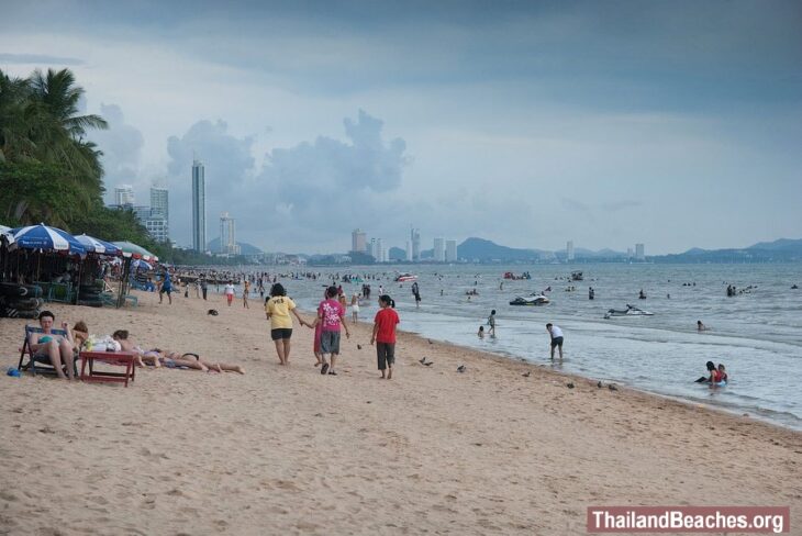 Jomtien Beach: Long and Popular