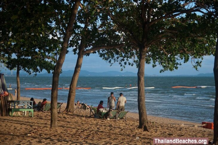 Jomtien Beach: Long and Popular