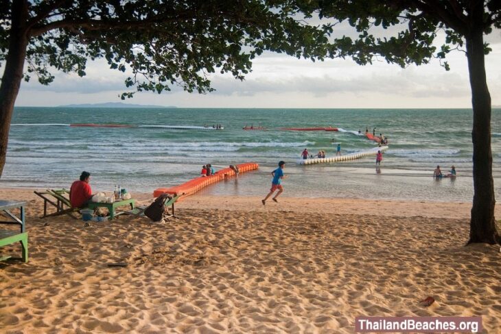 Jomtien Beach: Long and Popular